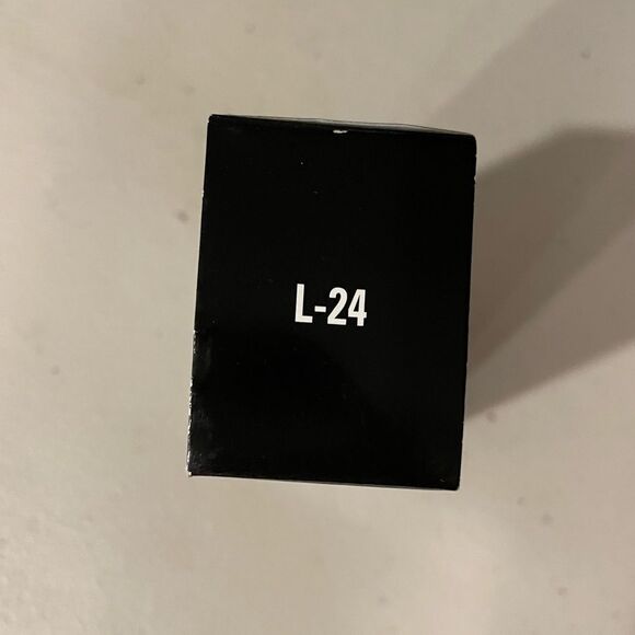 NWT Zuzu Luxe Oil-Free Liquid Foundation - 1 fl oz Shade L24 - Picture 3 of 9